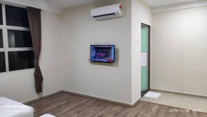 a room with a white wall with a air conditioner at Mass Boutique Hotel in Mentekab