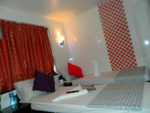 Rúm í herbergi á New London Hostel