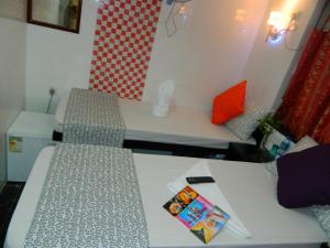 Rúm í herbergi á New London Hostel