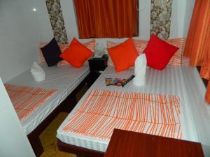 Rúm í herbergi á New London Hostel