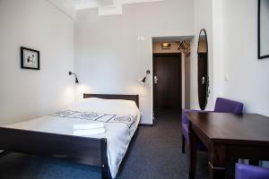 Ένα ή περισσότερα κρεβάτια σε δωμάτιο στο Hostel Wratislavia