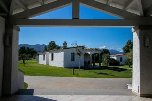 a view of a building from a courtyard at Limone Beach Resort in Castiadas