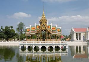 a building in the middle of a body of water at Subsopon in Phra Nakhon Si Ayutthaya