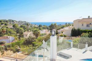 une vue depuis le balcon d'une maison dans l'établissement Gila - sea view villa with private pool in Benissa, à Benissa