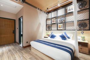 Postel nebo postele na pokoji v ubytování Zou Qu Ye Travel Hotel