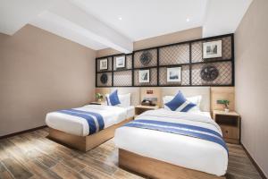 Postel nebo postele na pokoji v ubytování Zou Qu Ye Travel Hotel