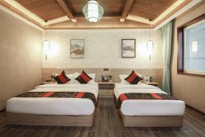 Postel nebo postele na pokoji v ubytování Zou Qu Ye Travel Hotel