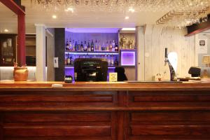 Lounge nebo bar v ubytování Napoli Resturant & Hotell AS