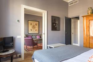 Tempat tidur dalam kamar di Milano Charming Apartment