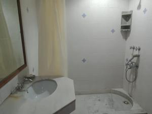 Koupelna v ubytování Pamposh Guest House, Gurgaon