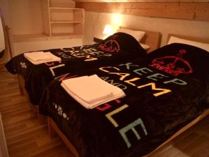Ένα ή περισσότερα κρεβάτια σε δωμάτιο στο Wisteria & Jasmine