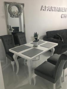 Posedenie v ubytovaní Apartament Chanel Centrum