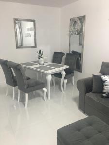 Posedenie v ubytovaní Apartament Chanel Centrum