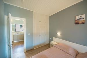 A bed or beds in a room at Chandris Apartments