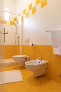 a bathroom with a toilet and a bidet at Villa Noemi Bed&Breakfast in Pisa +34 photos