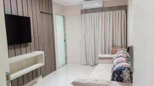 Uma TV ou centro de entretenimento em Piazza DiRoma Caldas Novas