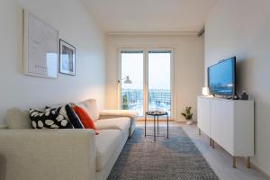 TV a/nebo společenská místnost v ubytování Vasko luxurious suites, Davvi