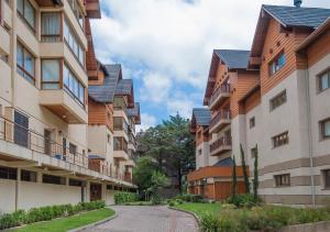 eine leere Straße in einem Apartmenthaus in der Unterkunft Via Florida Luxo II - 303 in Gramado