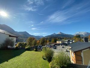 Una imagen general de la montaña o una montaña tomada desde el departamento