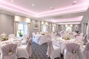 מסעדה או מקום אחר לאכול בו ב-The Devon Hotel