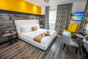 Säng eller sängar i ett rum på Catalina Hotel & Beach Club