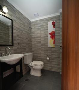 Ένα μπάνιο στο Minimal +10 φωτογραφίες