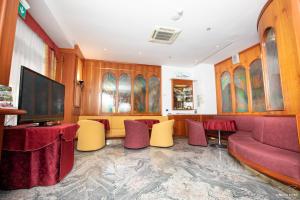 TV a/nebo společenská místnost v ubytování Hotel Posta