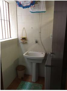 Ein Badezimmer in der Unterkunft Apartamento em Ubatuba, confortavel e bem localizado