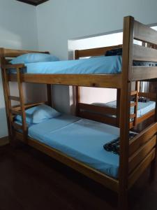 Bunk bed o mga bunk bed sa kuwarto sa HOSTEL DU SUCA