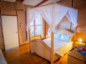 Postel nebo postele na pokoji v ubytování Tufi Resort