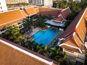 Bazén v ubytování Deevana Patong Resort & Spa nebo v jeho okolí