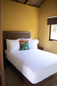 Una cama o camas en una habitación de Casa Flores Hotel & Spa