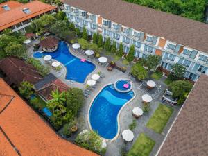 Bazén v ubytování Kuta Beach Club Hotel nebo v jeho okolí