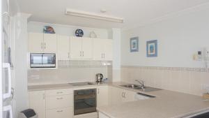 A kitchen or kitchenette at Pacific Surf Absolute Beachfront Apartments