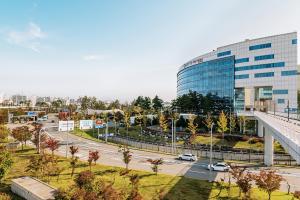a city with a large building and a highway at LOTTE City Hotel Gimpo Airport in Seoul