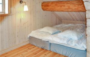 Кровать или кровати в номере Beautiful Home In Lysvik With Sauna