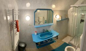 Ένα μπάνιο στο Casa cu Muri +46 φωτογραφίες