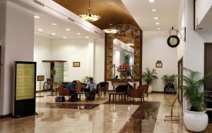 Ruang duduk di Hotel Aurora Towers +15 gambar