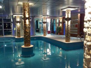 Bazén v ubytování Hotel Fortuna nebo v jeho okolí