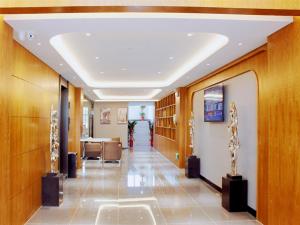a hallway of a hospital with a reception room at Thank Inn Plus Hotel Hubei Ezhou Echeng District Wuhan East Ocean World in Ezhou