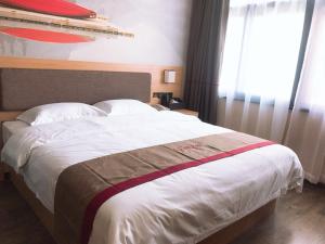 Katil atau katil-katil dalam bilik di Thank Inn Plus Hotel Shandong Weihai Rongcheng City Chengshan Avenue Rt-mart