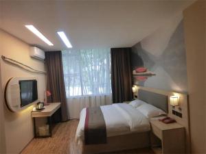 Voodi või voodid majutusasutuse Thank Inn Plus Hotel Guangxi Liuzhou Donghuan Road Hualinjundi toas
