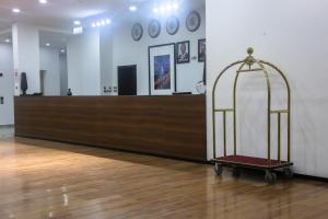 Televiisor ja/või meelelahutuskeskus majutusasutuses BON Hotel Ikeja Residence