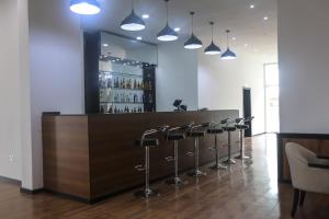 Sohvabaar või baar majutusasutuses BON Hotel Ikeja Residence