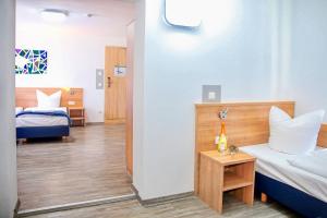 Postel nebo postele na pokoji v ubytování Sunny Hotel Straubing