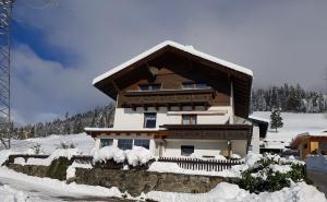 Ferienwohnung Bernsteiner during the winter