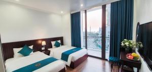 Ένα ή περισσότερα κρεβάτια σε δωμάτιο στο La Stella Hotel +72 φωτογραφίες