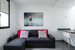 A seating area at APARTAMENTOS BLUE EYES
