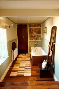 Kylpyhuone majoituspaikassa Crookedstone House