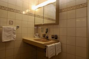 Ein Badezimmer in der Unterkunft Hotel-Restaurant Weisses Kreuz